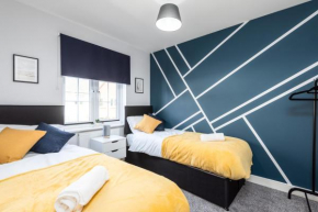 3 Bedroom House Ashford, Kent - Free Parking - Free WiFi - Big Monthly Discounts - Sleeps 5 - Elite Stays UK